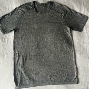 Lululemon Metal Vent Tech Heathered Grey Short Sleeve